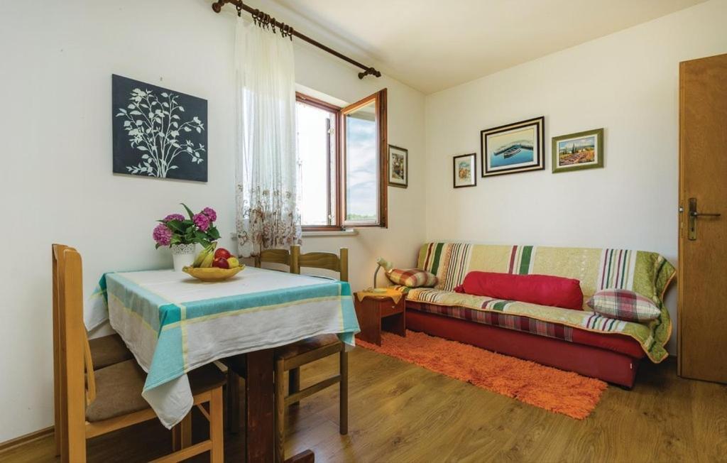 Apartments With A Parking Space Novigrad - 14408 Bilik gambar